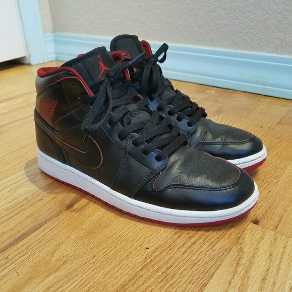 Jordan 1 Retro Mid Black/Red/White - Picture 3 of 7
